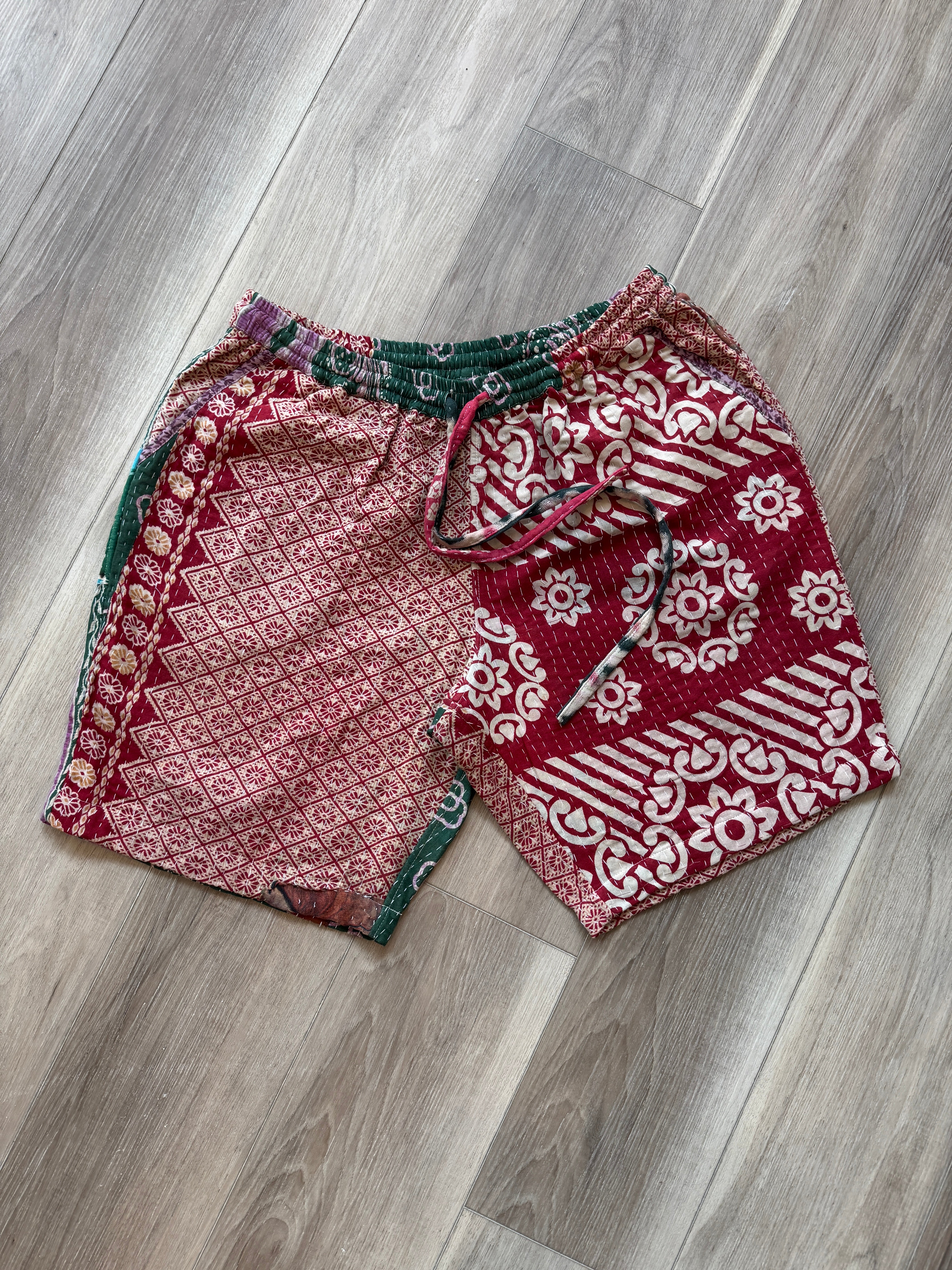 ハーフ・ショートパンツ HUECLOSET GVintage Damage Bermuda Pants HUE Women's Game Changing Bermuda Short, Black at Amazon