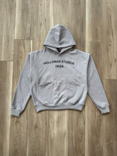 Holloman studios hoodie (cement)